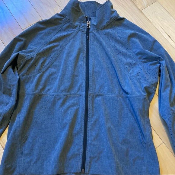 Calia by Carrie Underwood gray lightweight perforated pattern jacket medium - Picture 2 of 11